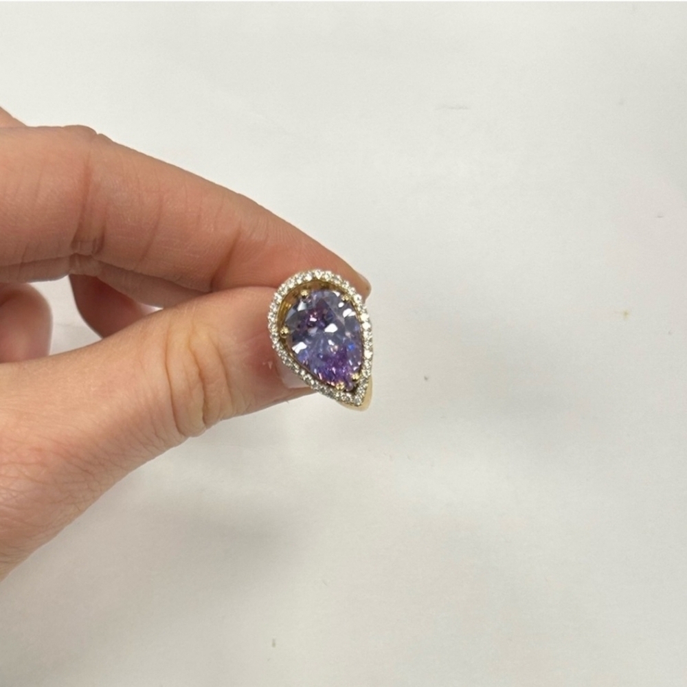 💜▪️Suzy Levian ▪️Yellow Sterling Silver Purple Pearshape CZ Ring Size 7.5 - Picture 3 of 7